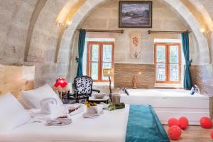 Postel nebo postele na pokoji v ubytování HacıAşık Konağı Butik Hotel