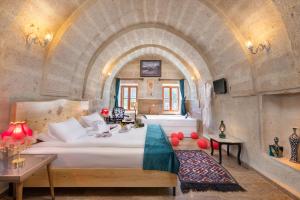 Postel nebo postele na pokoji v ubytování HacıAşık Konağı Butik Hotel