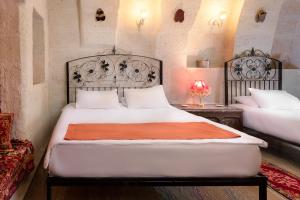 Postel nebo postele na pokoji v ubytování HacıAşık Konağı Butik Hotel