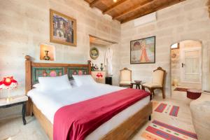 Postel nebo postele na pokoji v ubytování HacıAşık Konağı Butik Hotel