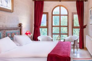 Postel nebo postele na pokoji v ubytování HacıAşık Konağı Butik Hotel