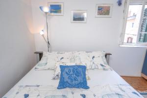 Posteľ alebo postele v izbe v ubytovaní Apartman studio Stari Grad 2