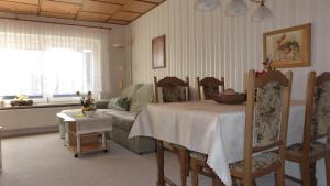 Posezení v ubytování Ferienhaus Weber Bad Frankenhausen