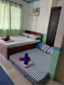 Ένα ή περισσότερα κρεβάτια σε δωμάτιο στο L&A Homestay in Siargao