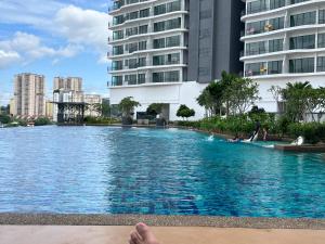 A piscina em ou perto de Datum Jelatek MHQ NAF Perfect, Relaxing, Sky Ring Bridge