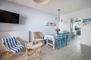 a living room with a table and chairs at Vue epoustouflante sur l ocean in Pornichet