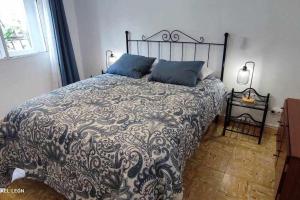 Postel nebo postele na pokoji v ubytování La casa amarilla Candeleda