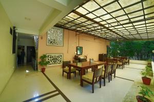 a dining room with a table and chairs at Hotel Shiv Villa in Mount Ābu