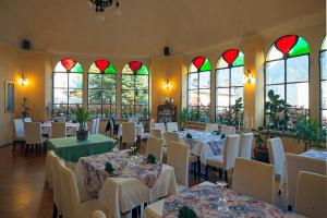 Reštaurácia alebo iné gastronomické zariadenie v ubytovaní Trattoria Traversi + 37 fotografií