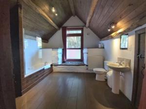 Kylpyhuone majoituspaikassa Longhouse - Hen Dy