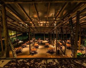 Uma área de estar em Juquehy Praia Hotel
