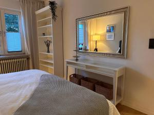 a bedroom with a dressing table and a mirror at Wohnung in Wuppertal Elberfeld in Wuppertal