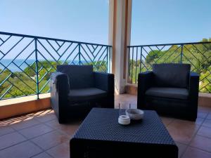 Część wypoczynkowa w obiekcie Appartamento vista mare Corbara, Corsica