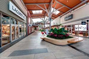 a shopping mall aisle with a store at Le Vert Boutique Hotel in Genting Highlands