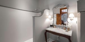 Bagno di Maniumpathy Hotel
