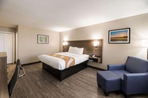 Postel nebo postele na pokoji v ubytování Quality Inn