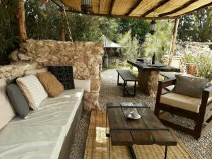 a living room with a couch and a table at Libert'Art in Essaouira