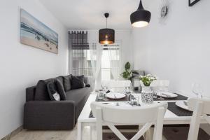 Posedenie v ubytovaní Kapitański Mostek Apartments Kołobrzeg by Noclegi Renters