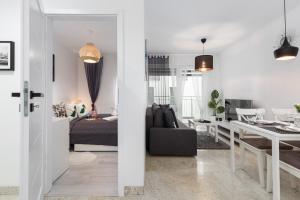 Posedenie v ubytovaní Kapitański Mostek Apartments Kołobrzeg by Noclegi Renters