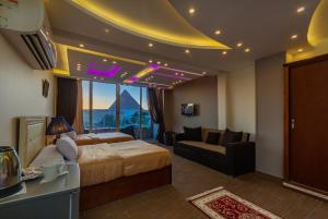 Una cama o camas en una habitación de PANORAMA view pyramids