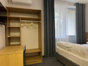 Iris Hotels Resort客房内的一张或多张床位