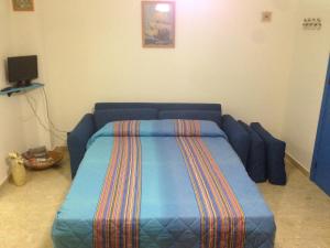 En eller flere senge i et værelse på CASA CON VERANDE SUL MARE a 2 MINUTI A PIEDI DALLA SPIAGGIA