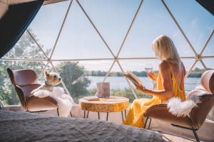 Lake Glamp Mikołajki - Adults Only的阳台或露台