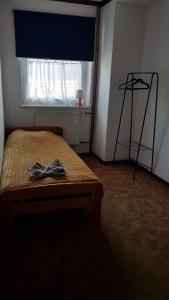 Ένα ή περισσότερα κρεβάτια σε δωμάτιο στο Gościniec Silver