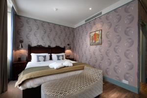 a bedroom with a bed and a purple wall at Morton Hotel in London