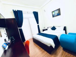 Postel nebo postele na pokoji v ubytování Bách Thảo Hotel