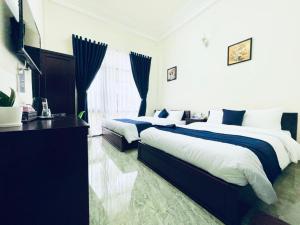 Postel nebo postele na pokoji v ubytování Bách Thảo Hotel