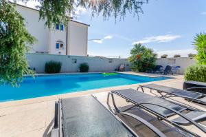 Bazén v ubytování Apartments Milivoj nebo v jeho okolí