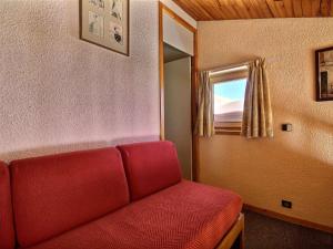 Appartement La Plagne, 3 pièces, 6 personnes - FR-1-455-52にあるシーティングエリア