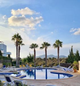 Bazén v ubytování Moderne Penthouse-Whg am Hafen von Cala d'Or / WLAN, Klimaanlage, Pool nebo v jeho okolí