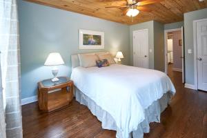 a bedroom with a large bed with a wooden ceiling at Fabulous Home W Outdoor Kitchen, Fire Pit And Back Yard! in Morristown