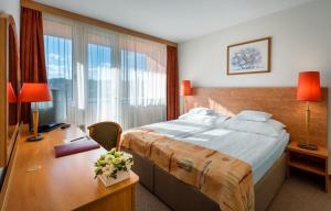Posteľ alebo postele v izbe v ubytovaní Hunguest Hotel Freya