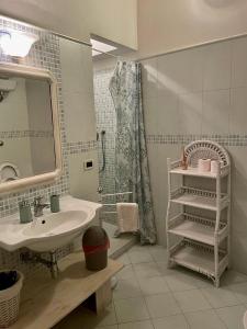 A bathroom at La casina del Poggio