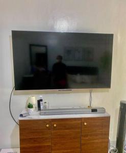 TV at/o entertainment center sa Studio type with Free Parking