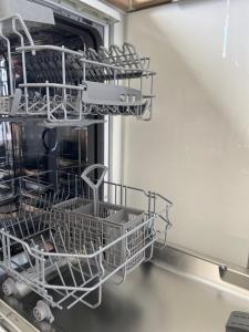 Ti karet - Charmant logement avec Jacuzzi et vue mer客房内的一张或多张双层床