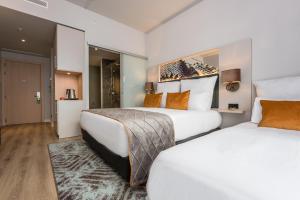 Postel nebo postele na pokoji v ubytování Leonardo Royal Hotel Barcelona Fira