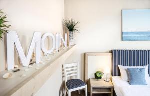 a living room with a sign that reads now at Hotel Küstenklang - FREE Parking by ANS in Carolinensiel