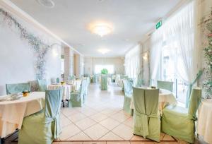 A seating area at Hotel La Perla