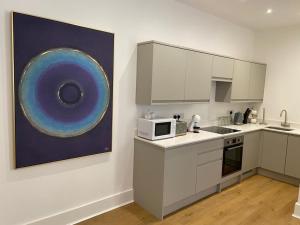 a kitchen with a microwave and a painting on the wall at Apartment 1 2 bedrooms, sleeps x 6 in York