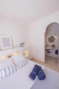 Posteľ alebo postele v izbe v ubytovaní Villa Tiguaro Piscina Climat Jacuzzy AC Villa 9 12
