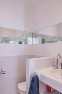 Kúpeľňa v ubytovaní Villa Tiguaro Piscina Climat Jacuzzy AC Villa 9 12