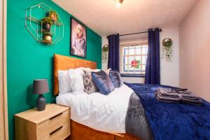 a bedroom with a bed and a green wall at Perfect Place To Stay Fast Free WiFi in Edinburgh