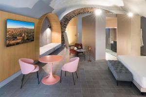 Ένα ή περισσότερα κρεβάτια σε δωμάτιο στο BASTIÒ PRIVATE SUITES