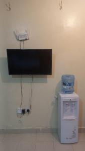 TV a/nebo společenská místnost v ubytování Woodgreek Studio Apartment 4B27
