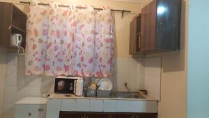 Kuchyň nebo kuchyňský kout v ubytování Woodgreek Studio Apartment 4B27