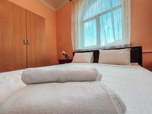 Posteľ alebo postele v izbe v ubytovaní Apartments On Kreshchatik 17
